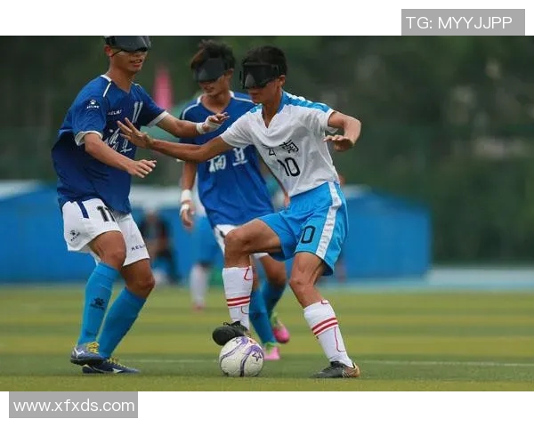 盲人足球明星的奋斗历程与体育精神：超越视障追求卓越的故事